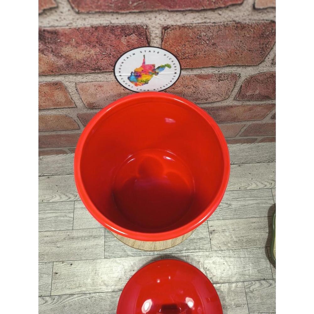 BioWorld Snoopy Woodstock Red Christmas Cookie Jar Canister Doghouse Handle New - Picture 8 of 10